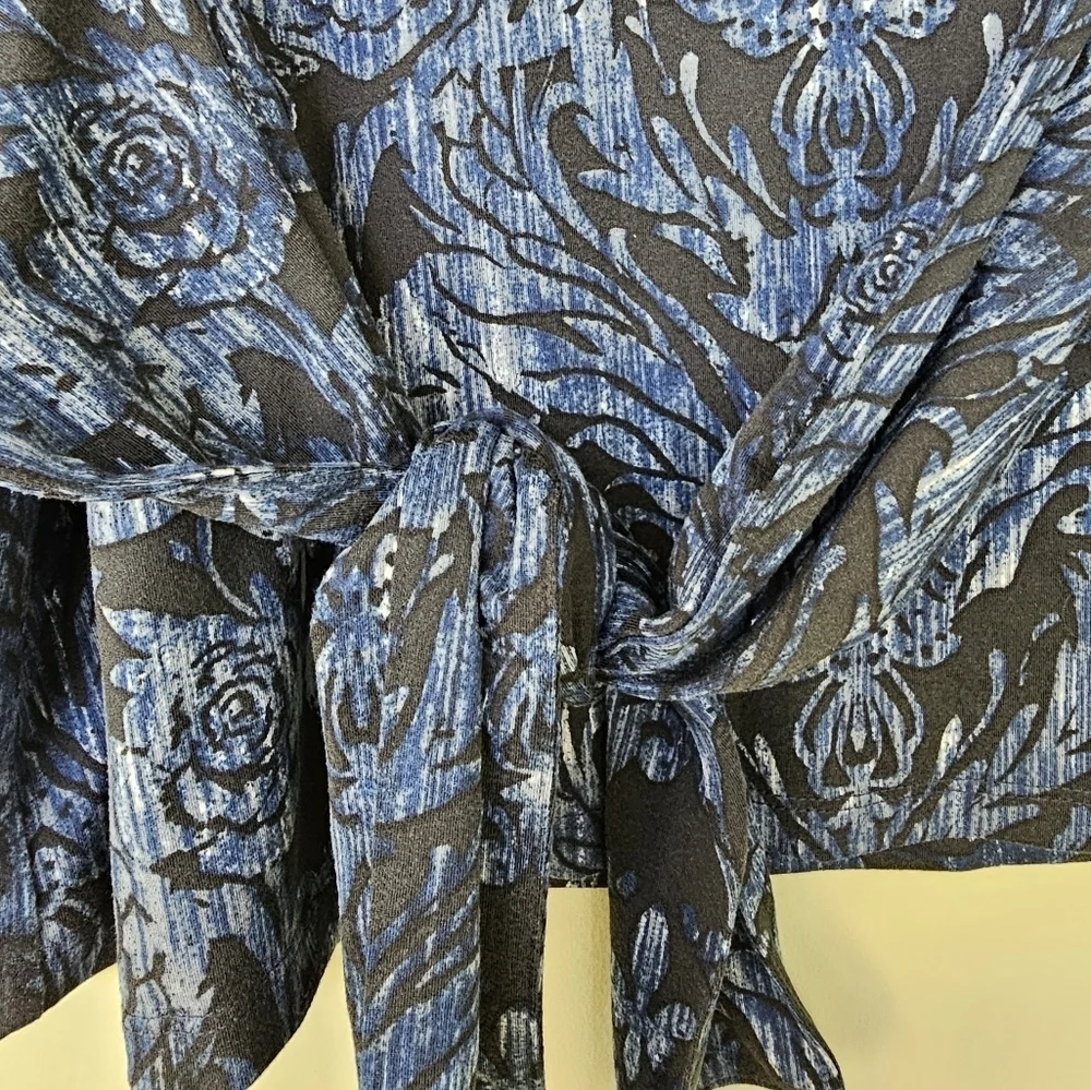 Belle Kim Gravel Pullover Top Tie Waist 3/4 Sleeve Black Heather Blue Rose Motif - Picture 5 of 11
